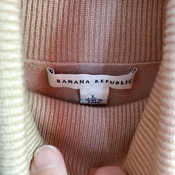Banana Republic Women's Tan Silk Blend Cropped Turtleneck Sweater Size L - Picture 3 of 6